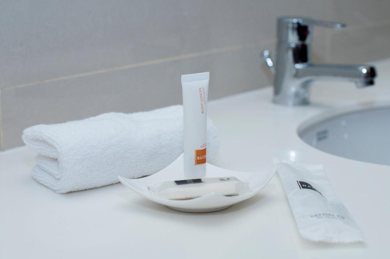 Pina Suites Ormoc Extérieur photo
