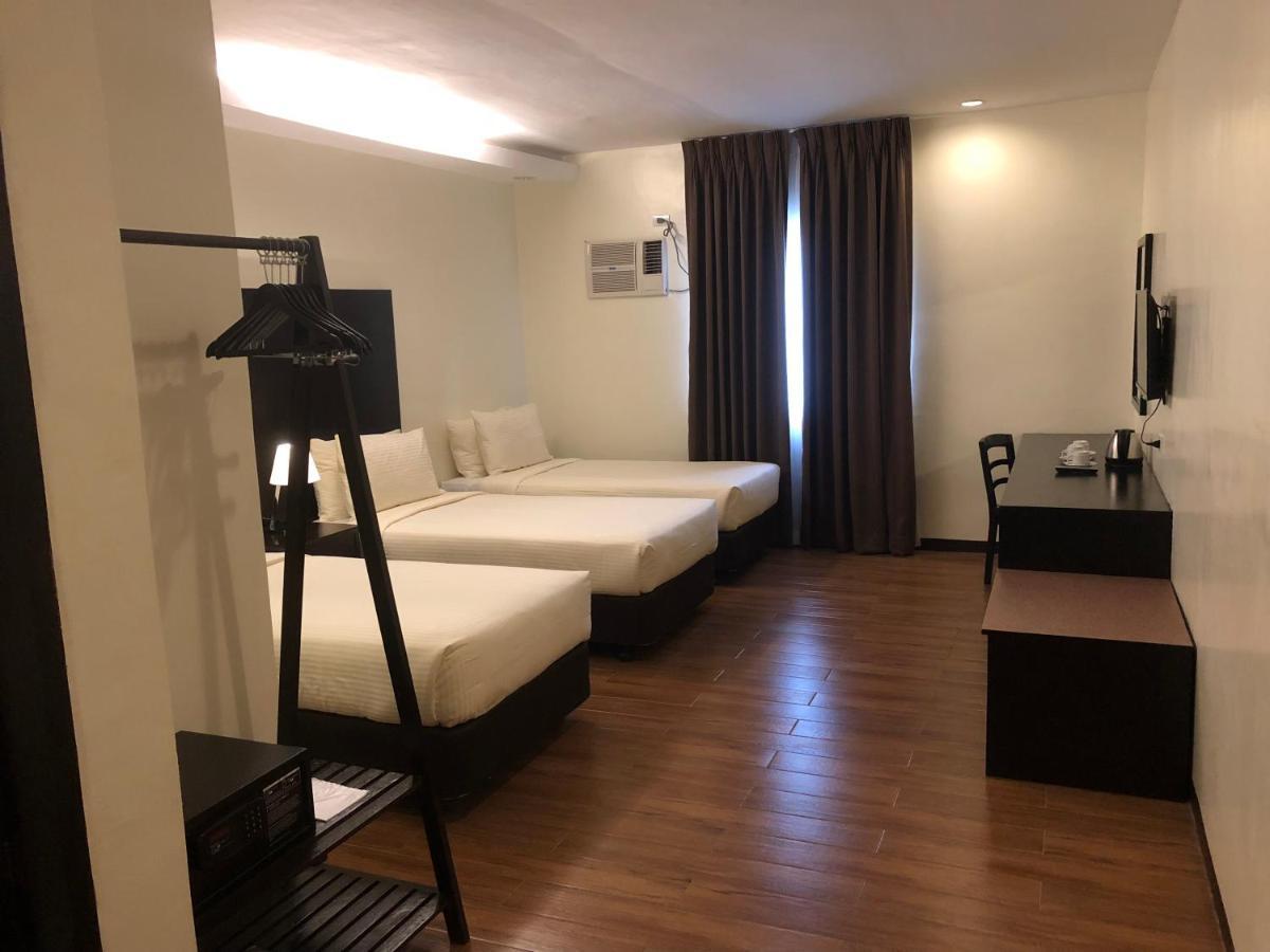 Pina Suites Ormoc Extérieur photo