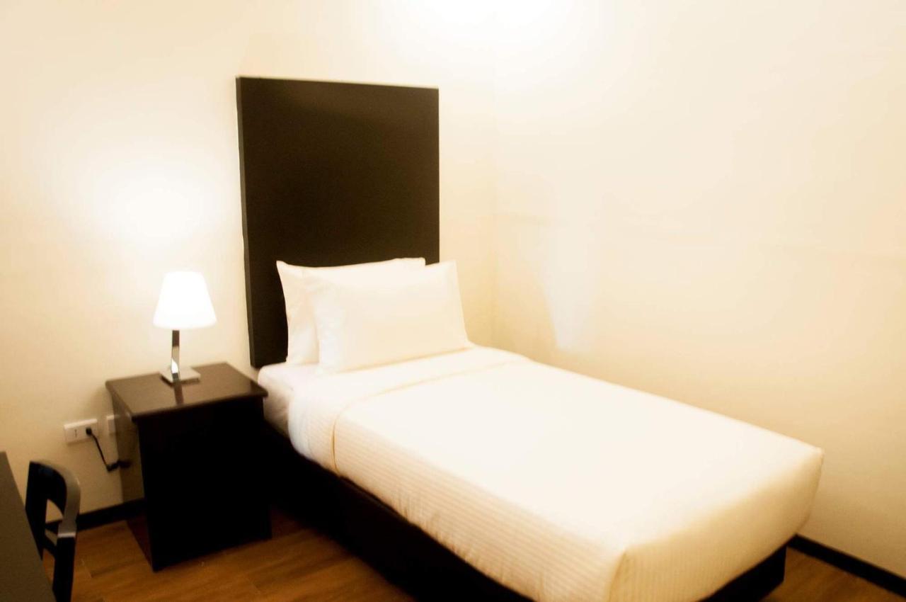 Pina Suites Ormoc Extérieur photo